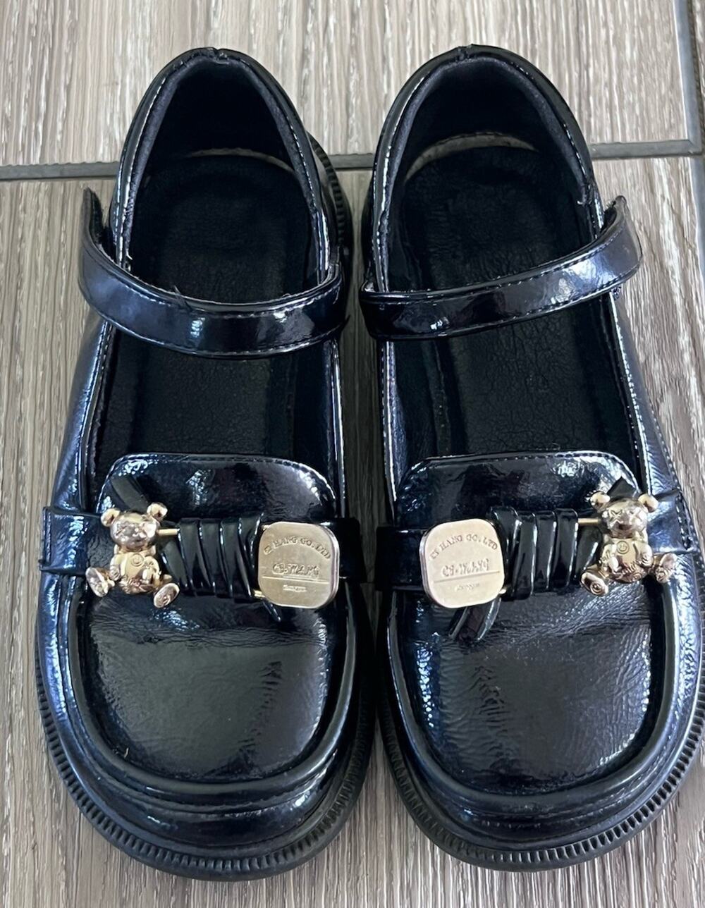 CLIBEE Girls Black Patent Leather Mary Jane Shoes Gold Teddy Bear Accent EU 31